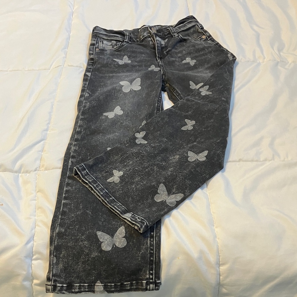 Beautees Charcoal Butterfly Patterned Jeans - Picture 4 of 5